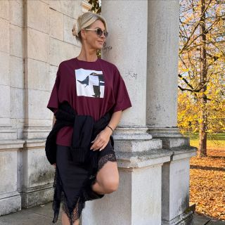 Trendy bavlnené tričká…. Oversize sedí super k sukni❤️buď odvážna ….. buď INN ….. saten+ koženka=Luxus ……. U nás v...